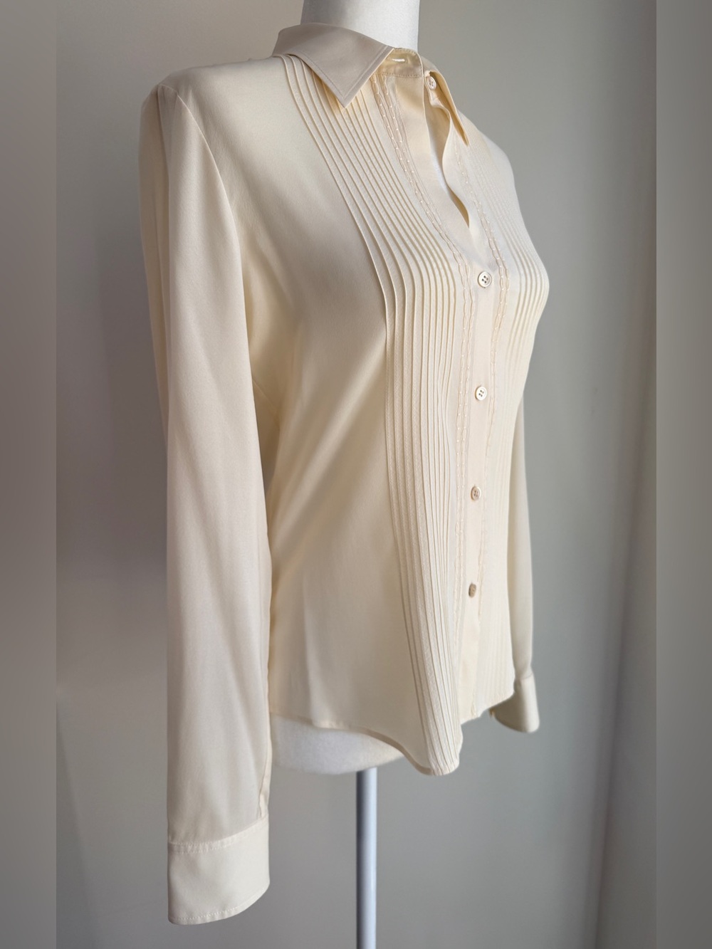 Theory Cream Silk Pintuck Embroidered Blouse – Size Medium - Picture 4 of 9